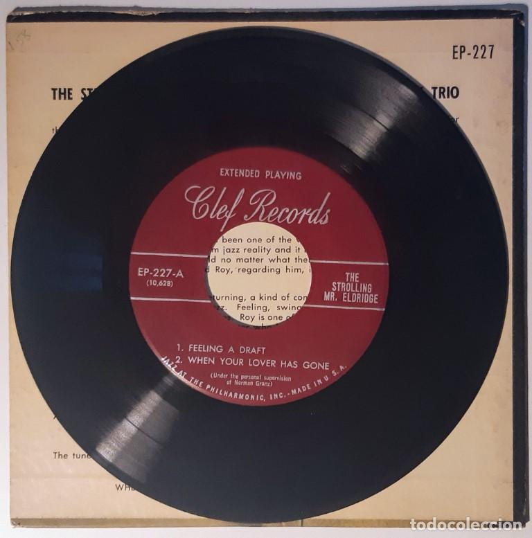 Discos de vinilo: The Strolling Mr Eldridge. Feeling A Draft/ When Your Lover Has Gone/ I Cant Get Started. Clef 1954 - Foto 4