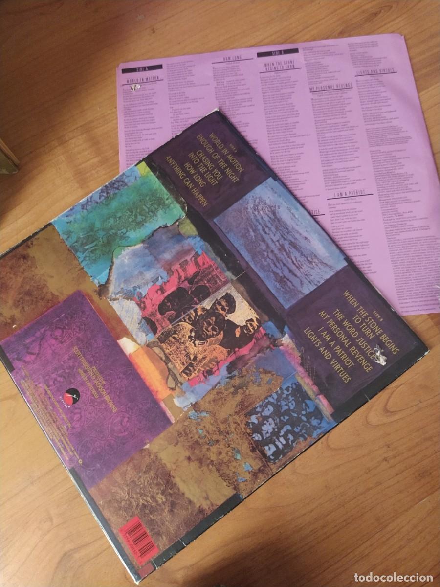 Discos de vinilo: Jackson Browne - World In Motion (LP, con encarte - Foto 2