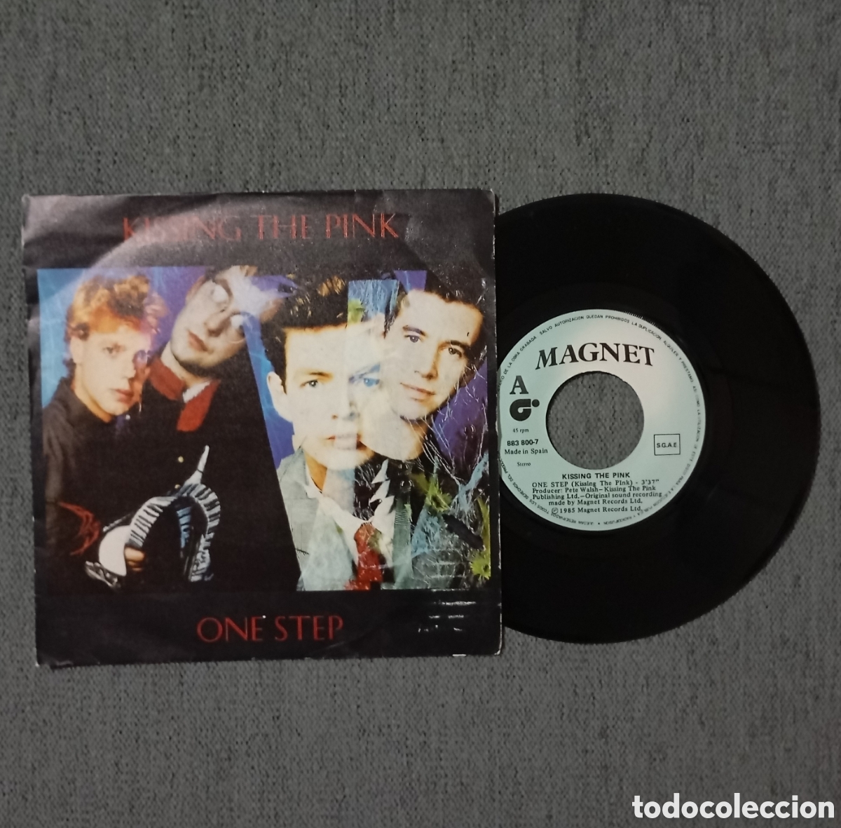 Vinyl-Schallplatten: Kissing The Pink. One Step/ Footsteps. Single 7&rdquo;, a&ntilde;o 1985.