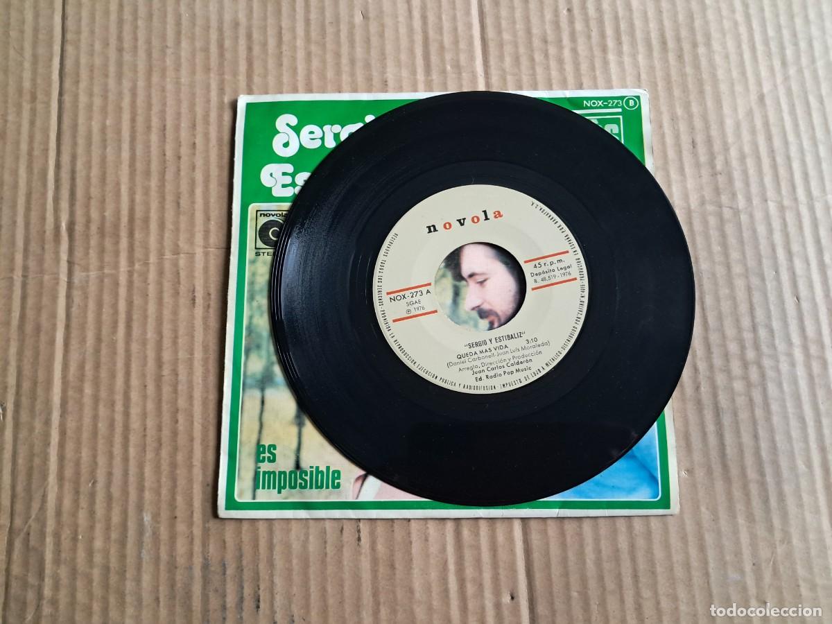 Discos de vinilo: SERGIO Y ESTIBALIZ - QUEDA MAS VIDA SINGLE 1976 - Foto 2