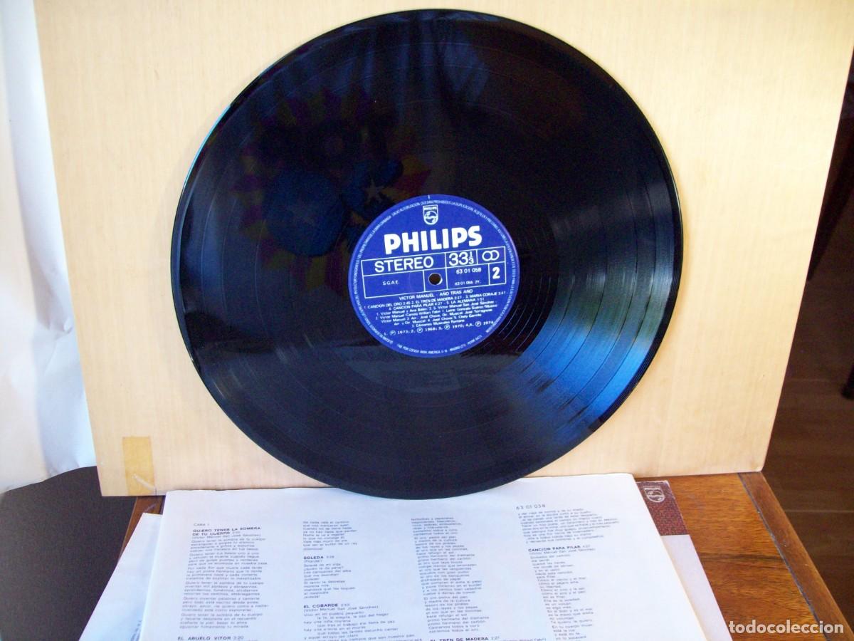 Discos de vinilo: VICTOR MANUEL - A&Ntilde;O TRAS A&Ntilde;O - DOBLE LP 1982 - Foto 3