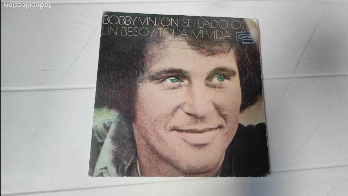 Discos de vinilo: SINGLE BOBBY VINTON - SELLADO CON UN BESO - Foto 1