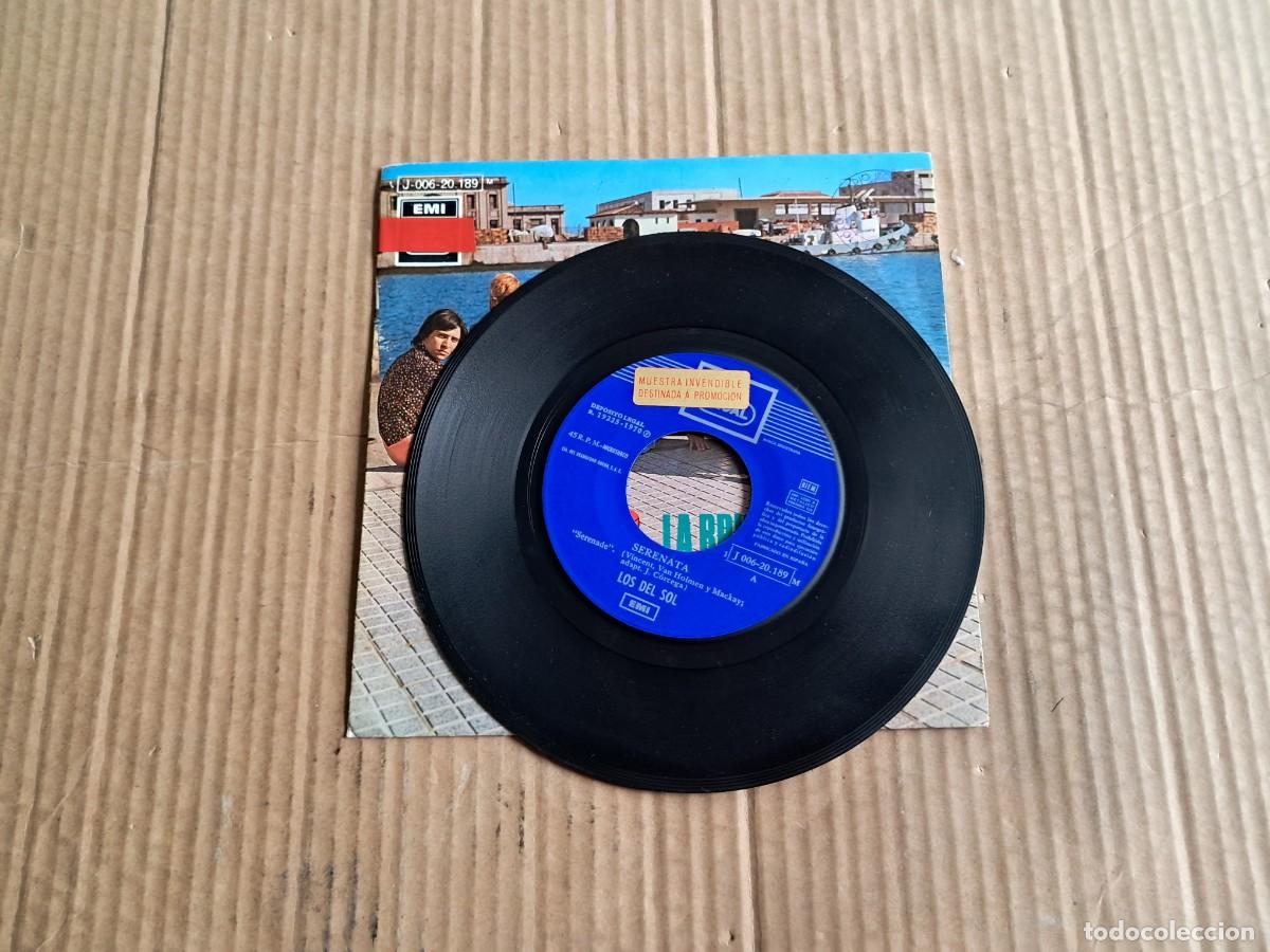 Discos de vinilo: LOS DEL SOL - SERENATA SINGLE 1970 - Foto 2