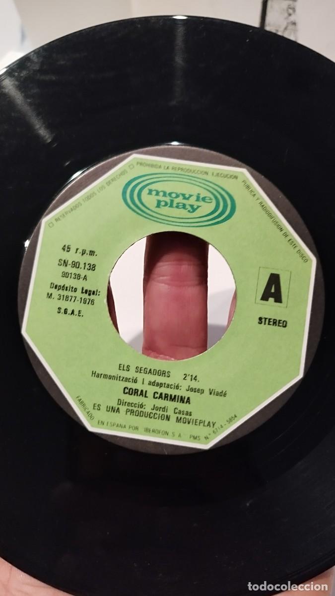 Discos de vinilo: ELS SEGADORS EL CANT DE LA SENYERA. Single - Foto 2