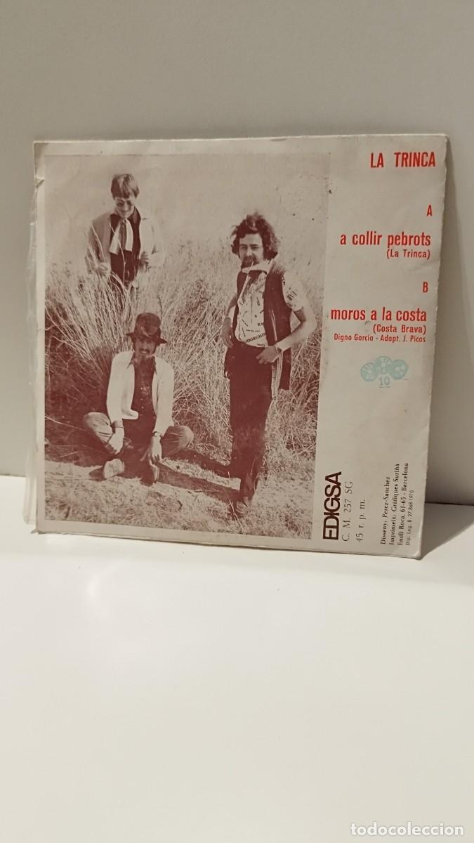 Discos de vinilo: La Trinca ,A collir pebrots,moros a la costa. Single - Foto 4