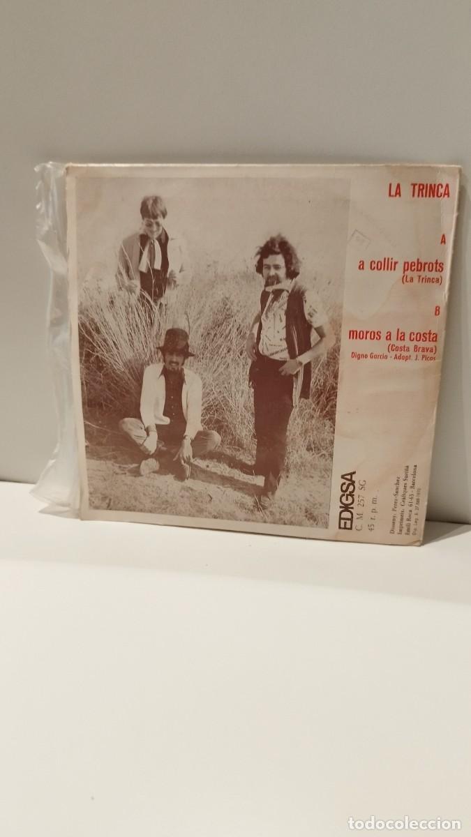 Discos de vinilo: La Trinca ,A collir pebrots,moros a la costa. Single - Foto 3