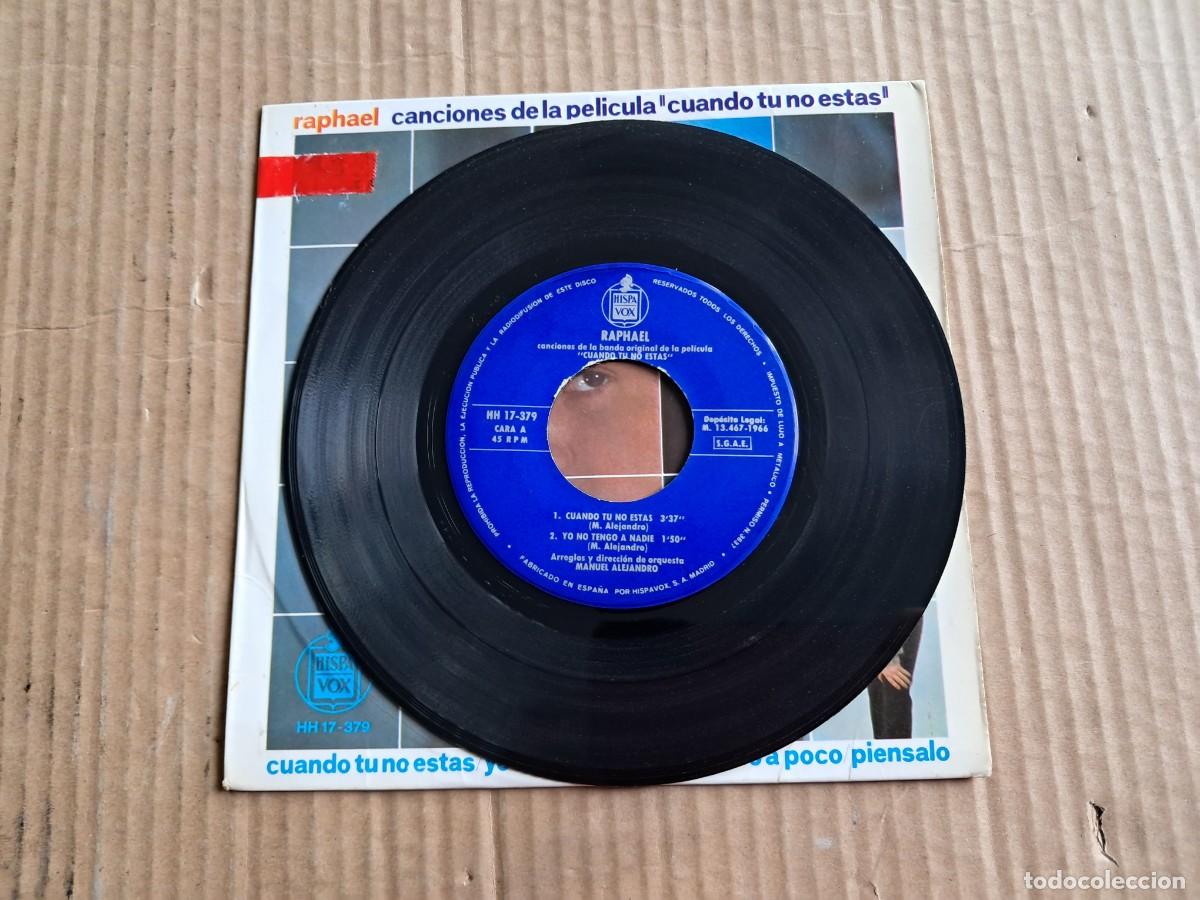 Discos de vinilo: RAPHAEL - CUANDO TU NO ESTAS EP 4 TEMAS 1966 - Foto 2