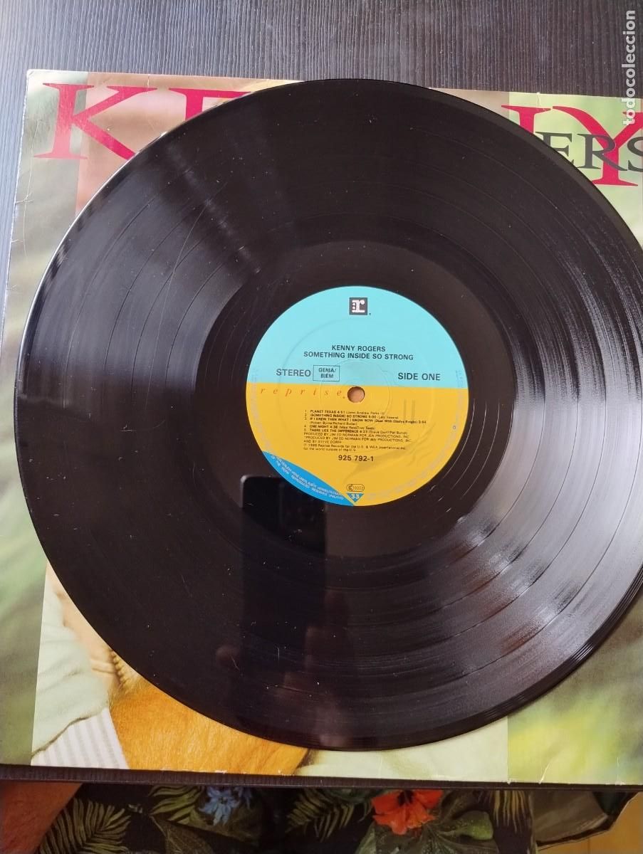 Discos de vinilo: Kenny Rogers LP Something inside so strong - Foto 3