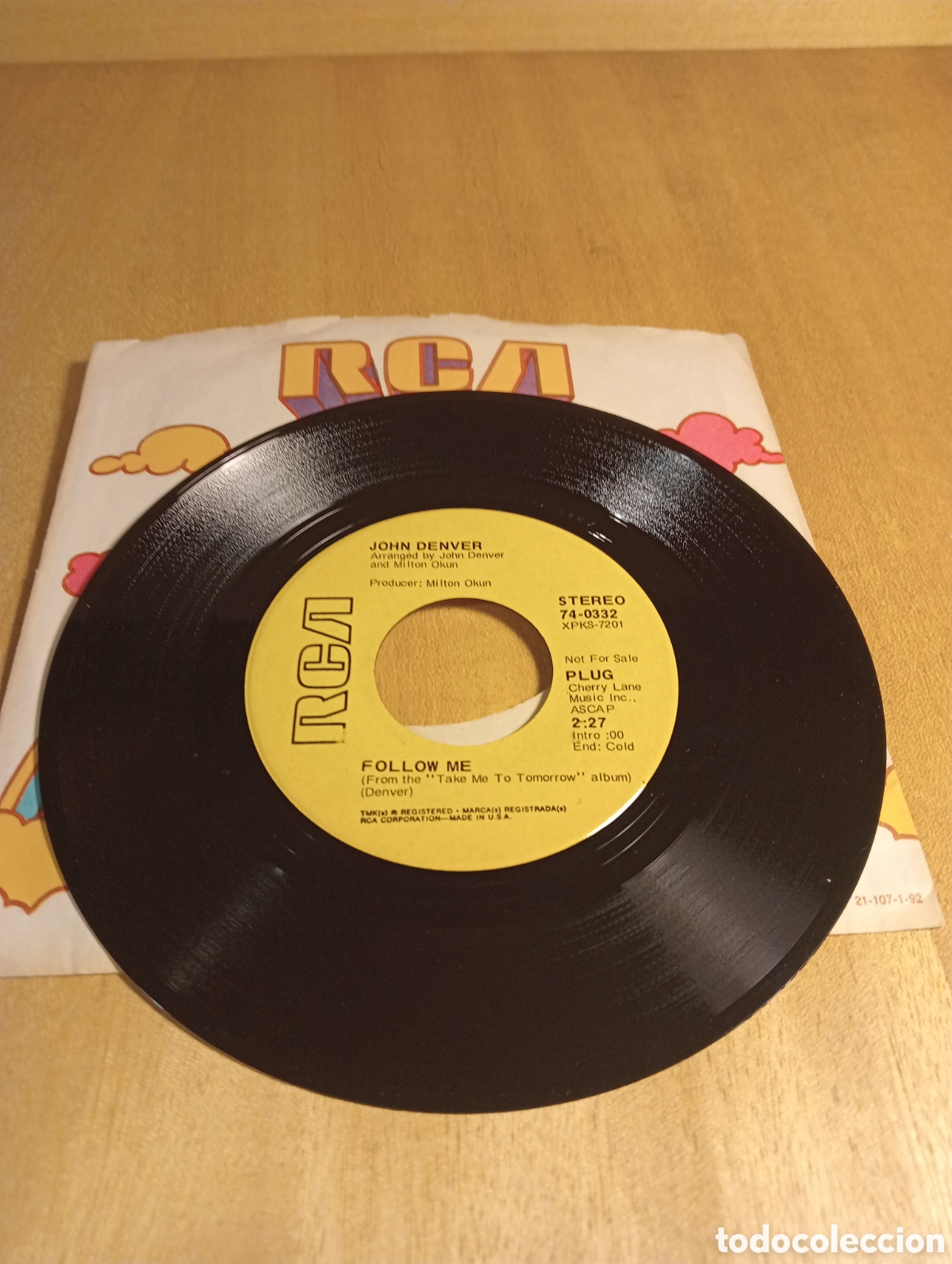 Discos de vinilo: John Denver. Follow me. Isabel. - Foto 1