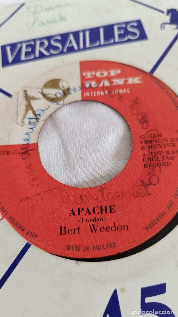 Discos de vinilo: Bert Weedon &ndash; Apache. Single - Foto 2