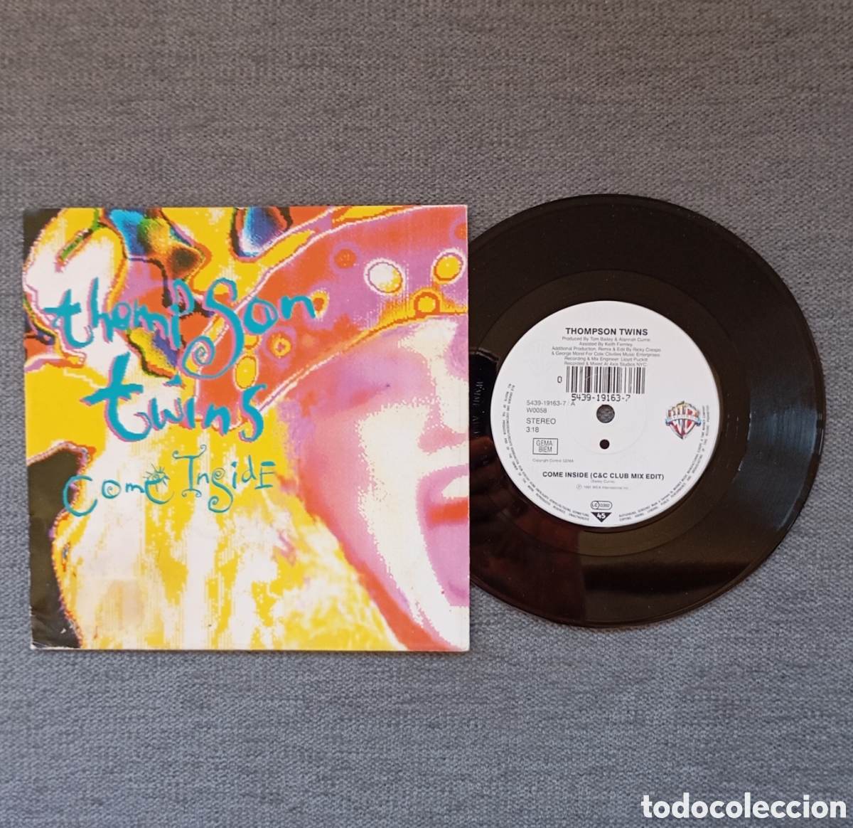 Discos de vinilo: Thompson Twins. Come Inside/ Come Inside. Single 7&rdquo;, a&ntilde;o 1991. - Foto 1