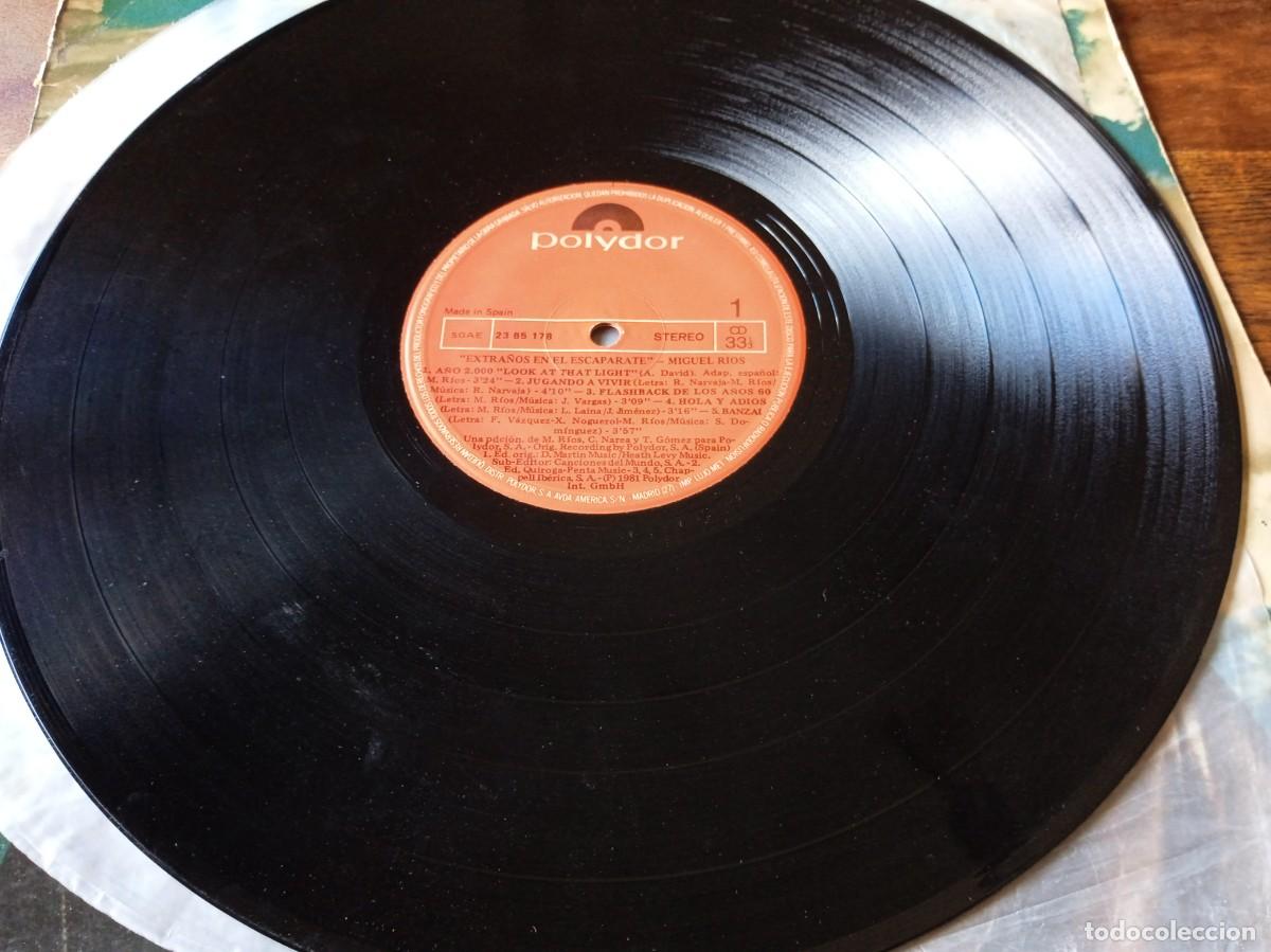 Discos de vinilo: Miguel Rios - Extra&ntilde;os en el Escaparate - Lp original Polydor 1981 - Foto 3
