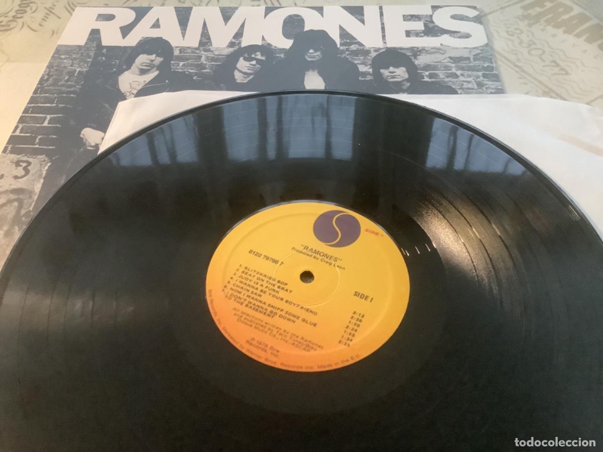 Discos de vinilo: RAMONES. RAMONES. REEDICI&Oacute;N. - Foto 3