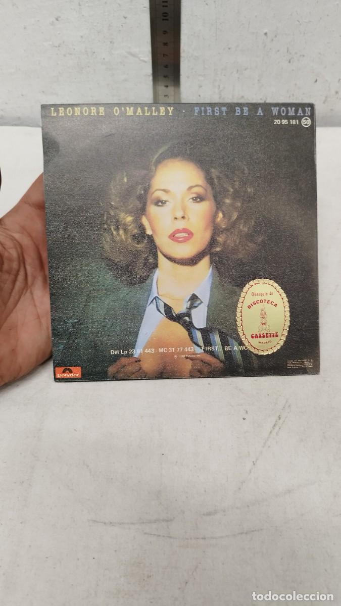 Discos de vinilo: Leonore OMalley &ndash; First... Be A Woman. Single 7&rdquo; - Foto 3
