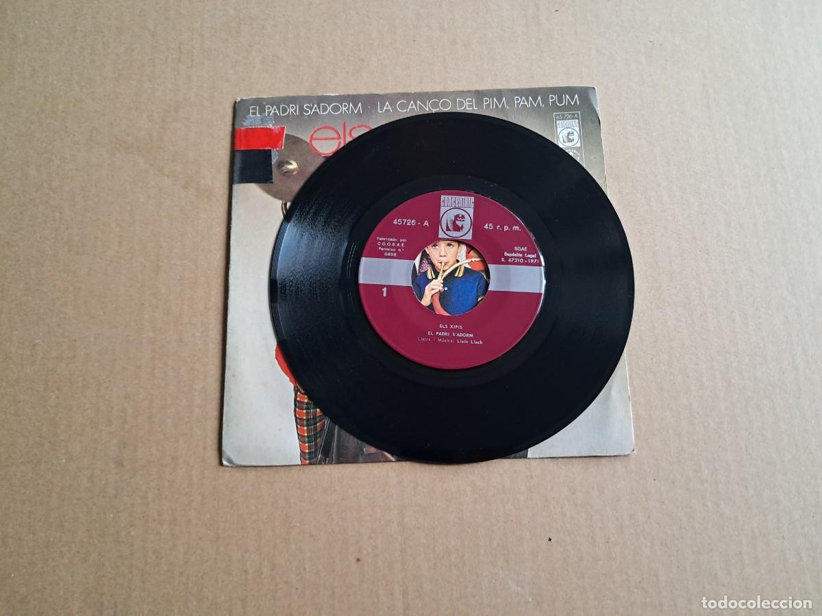 Discos de vinilo: ELS XIPIS - EL PADRI S&acute;ADORM SINGLE 1971 - Foto 2