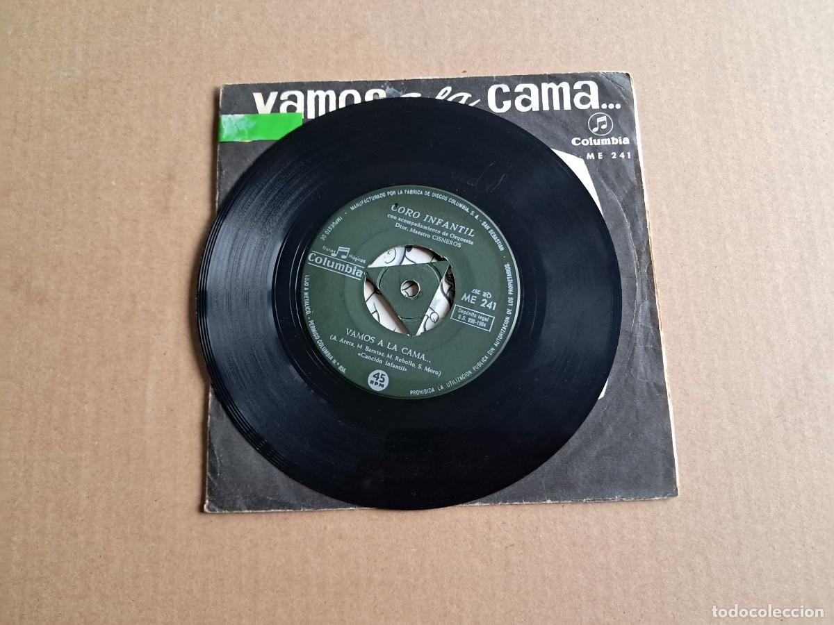 Discos de vinilo: CORO INFANTIL - VAMOS A LA CAMA SINGLE 1964 - Foto 2