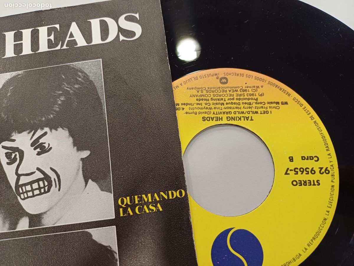 Discos de vinilo: TALKING HEADS/QUEMANDO LA CASA-BURNING DOWN THE HOUSE/SINGLE. - Foto 2