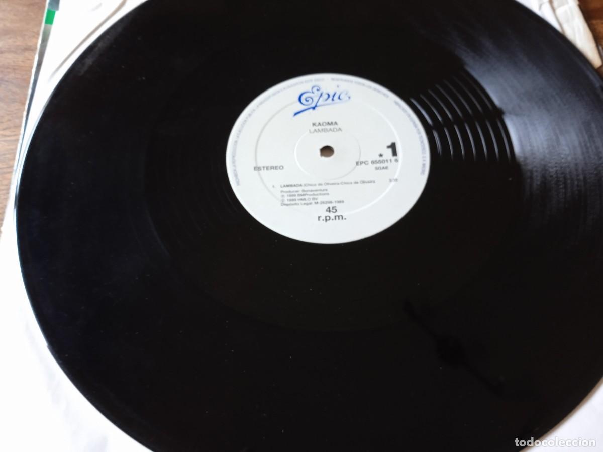 Discos de vinilo: Kaoma - Lambada 2 versiones - Maxisingle original EPIC 1989 - Foto 3