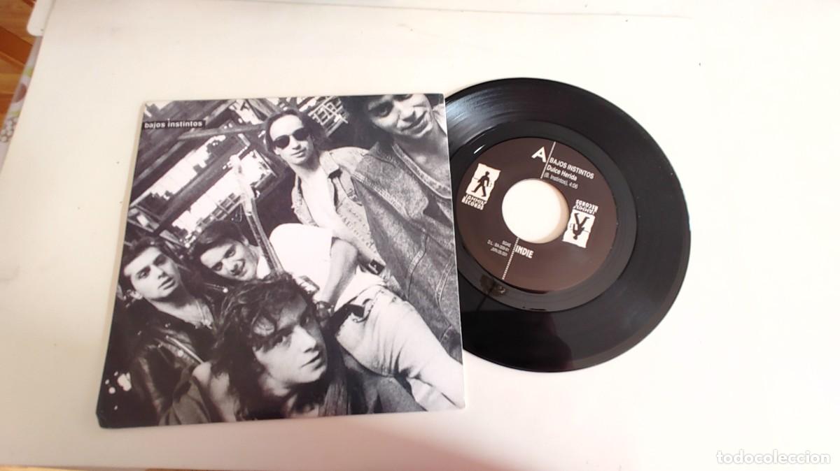 Discos de vinilo: BAJOS INSTINTOS-SINGLE DULCE HERIDA - Foto 1