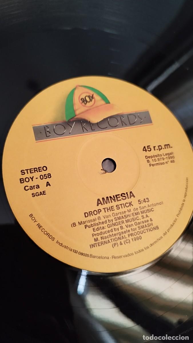 Discos de vinilo: Amnesia &ndash; Drop The Stick. Vinilo Maxi single 12&rdquo;. - Foto 2