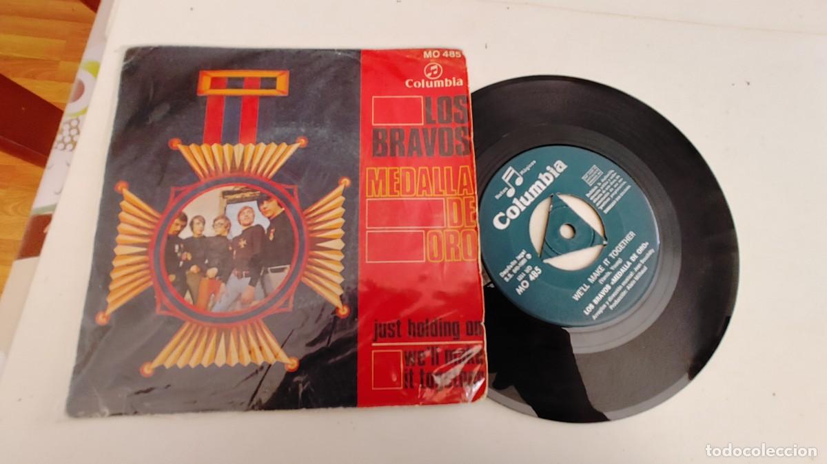 Discos de vinilo: LOS BRAVOS-SINGLE JUST HOLDING ON - Foto 1