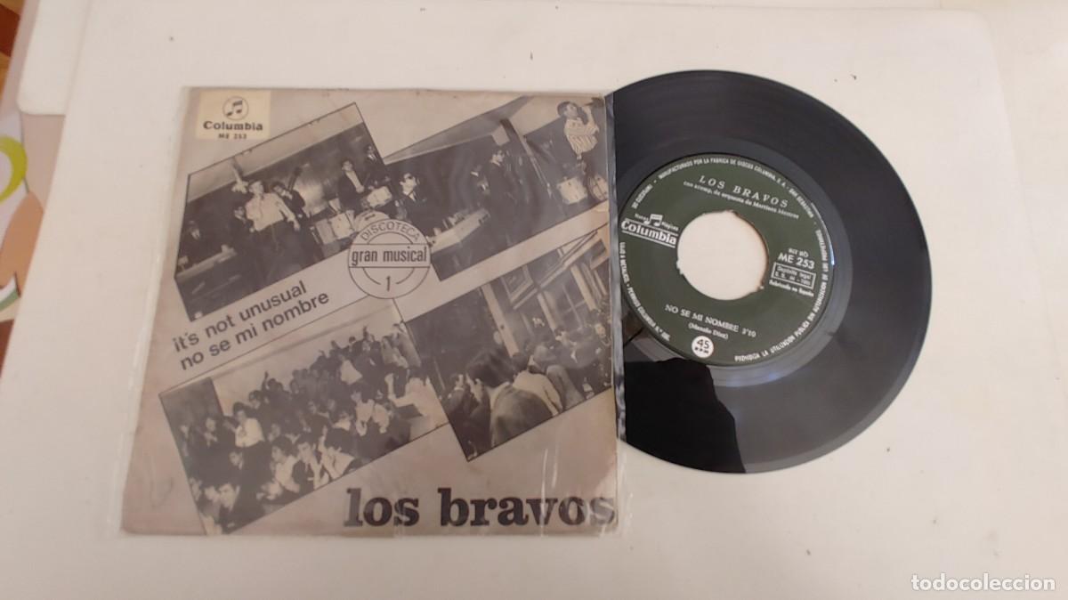 Discos de vinilo: LOS BRAVOS-SINGLE IT&acute;S NOT UNUSUAL - Foto 1