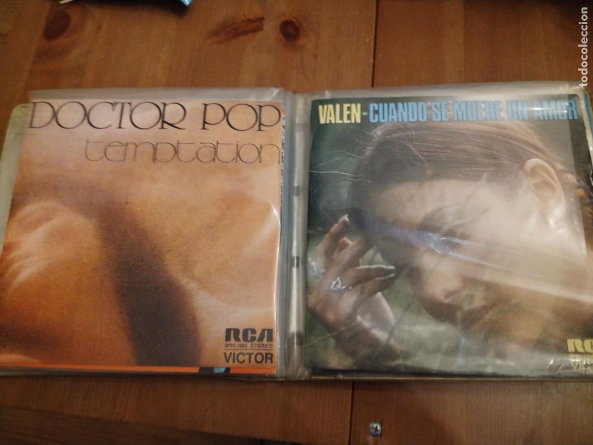 Discos de vinilo: Lote 24 singles con estuche - Foto 7