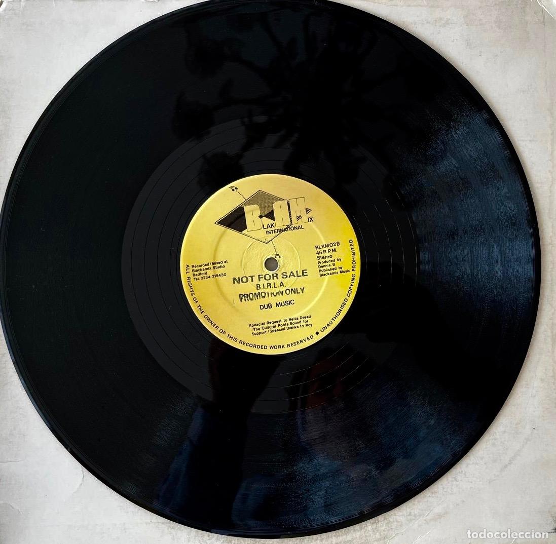 Discos de vinilo: DENNIS B. REGGAE MUSIC. MAXI SINGLE 2 TEMAS - Foto 2