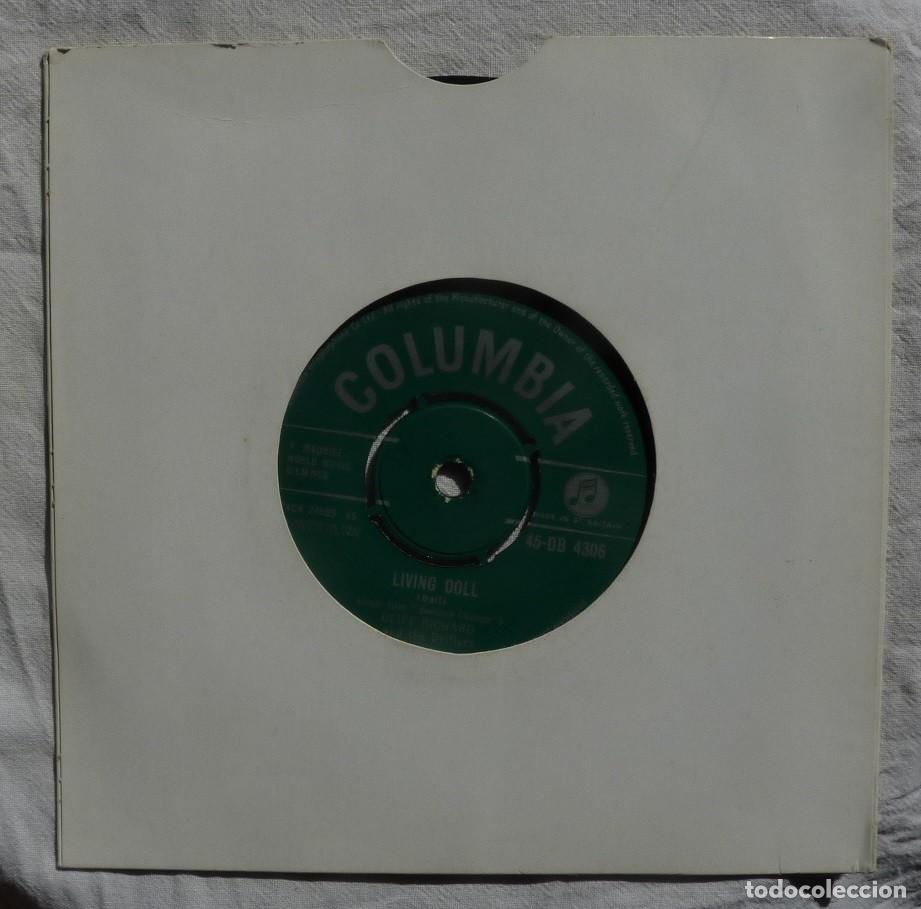 Discos de vinilo: CLIFF RICHARD // LIVING DOLL /APRON STRINGE // ENGLAND // 1959 // SINGLE - Foto 2