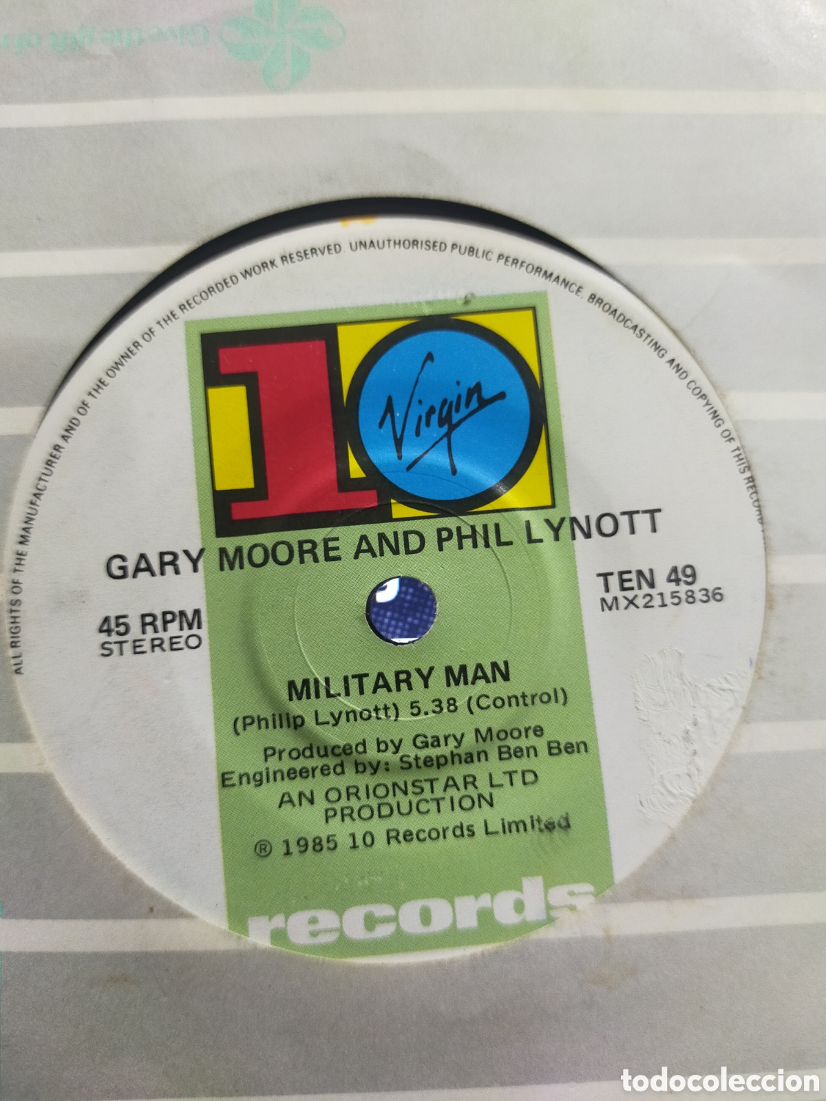 Discos de vinilo: Gary Moore & Phil lynott single Out in the fields Australia 1985 - Foto 2