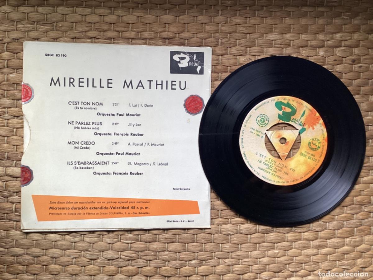 Discos de vinilo: S55 Single MIREILLE MATHIEU -CEST TON NOM, NE PARLEZ PLUS, MON CREDO, ILS SEMBRASSAIENT - A&ntilde;o 1966 - Foto 2