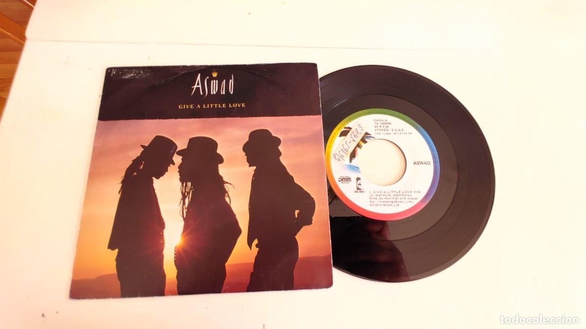 Discos de vinilo: ASWAD-SINGLE GIVE A LITTLE LOVE - Foto 1