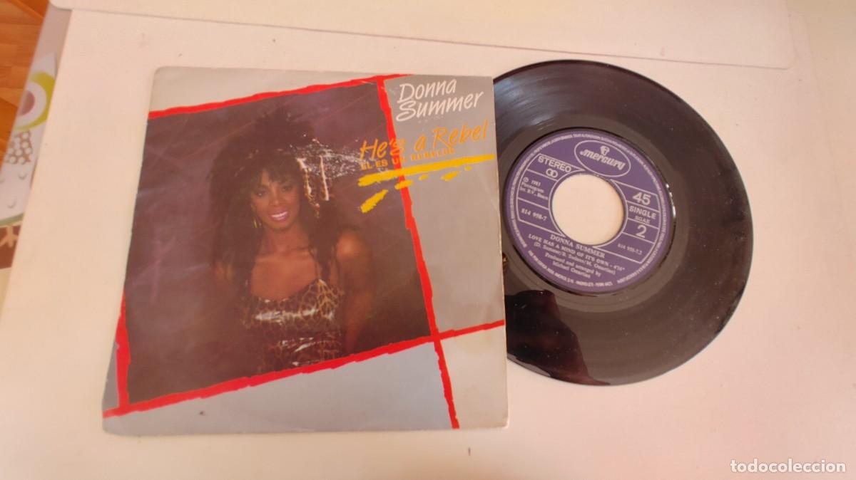 Discos de vinilo: DONNA SUMMER-SINGLE HE&acute;S A REBEL - Foto 1