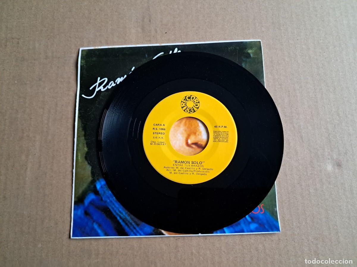 Discos de vinilo: RAMON SOLO - ENTRE TUS BRAZOS SINGLE 1987 - Foto 2