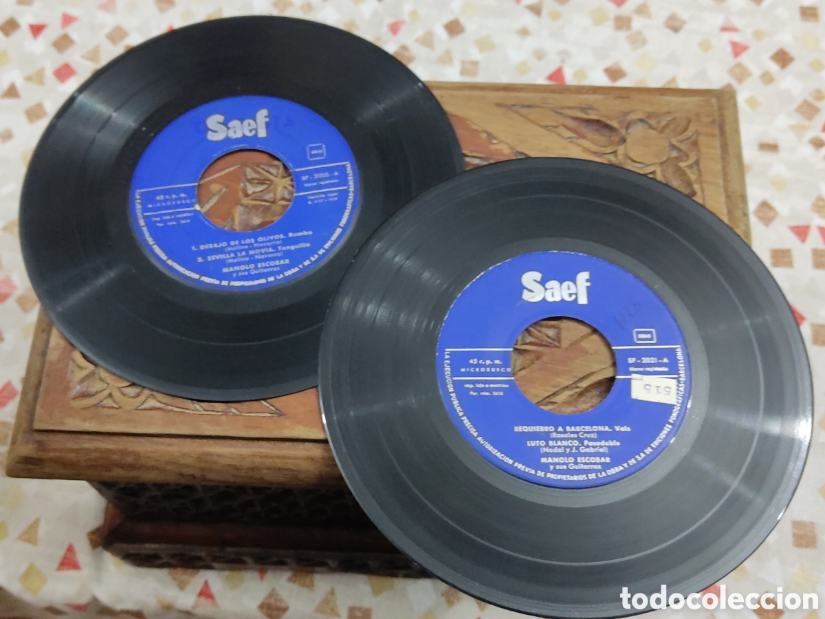 Discos de vinilo: 2 EPs Manolo Escobar (Sin carpetas) - Foto 1