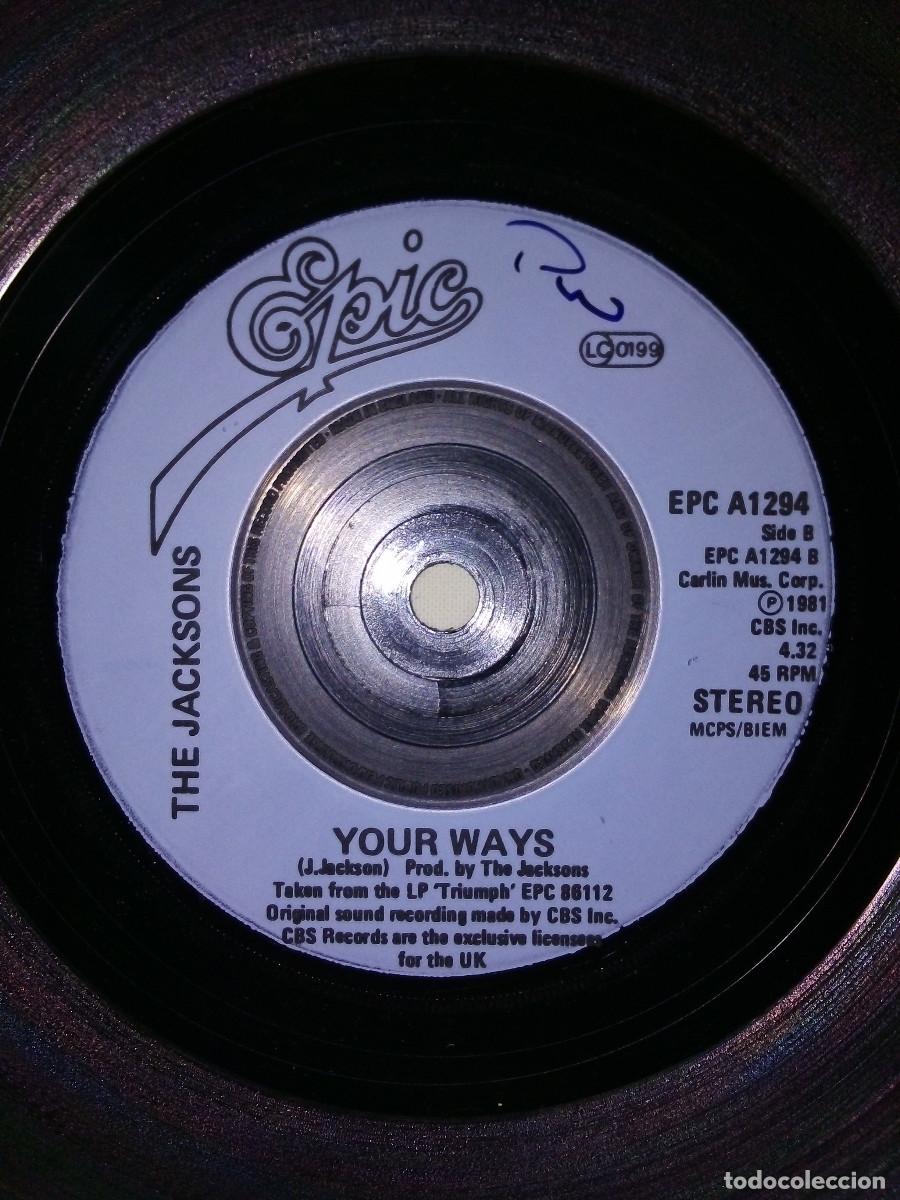 Discos de vinilo: JACKSONS - WALK RIGHT NOW - SINGLE UK 1981 - Foto 2
