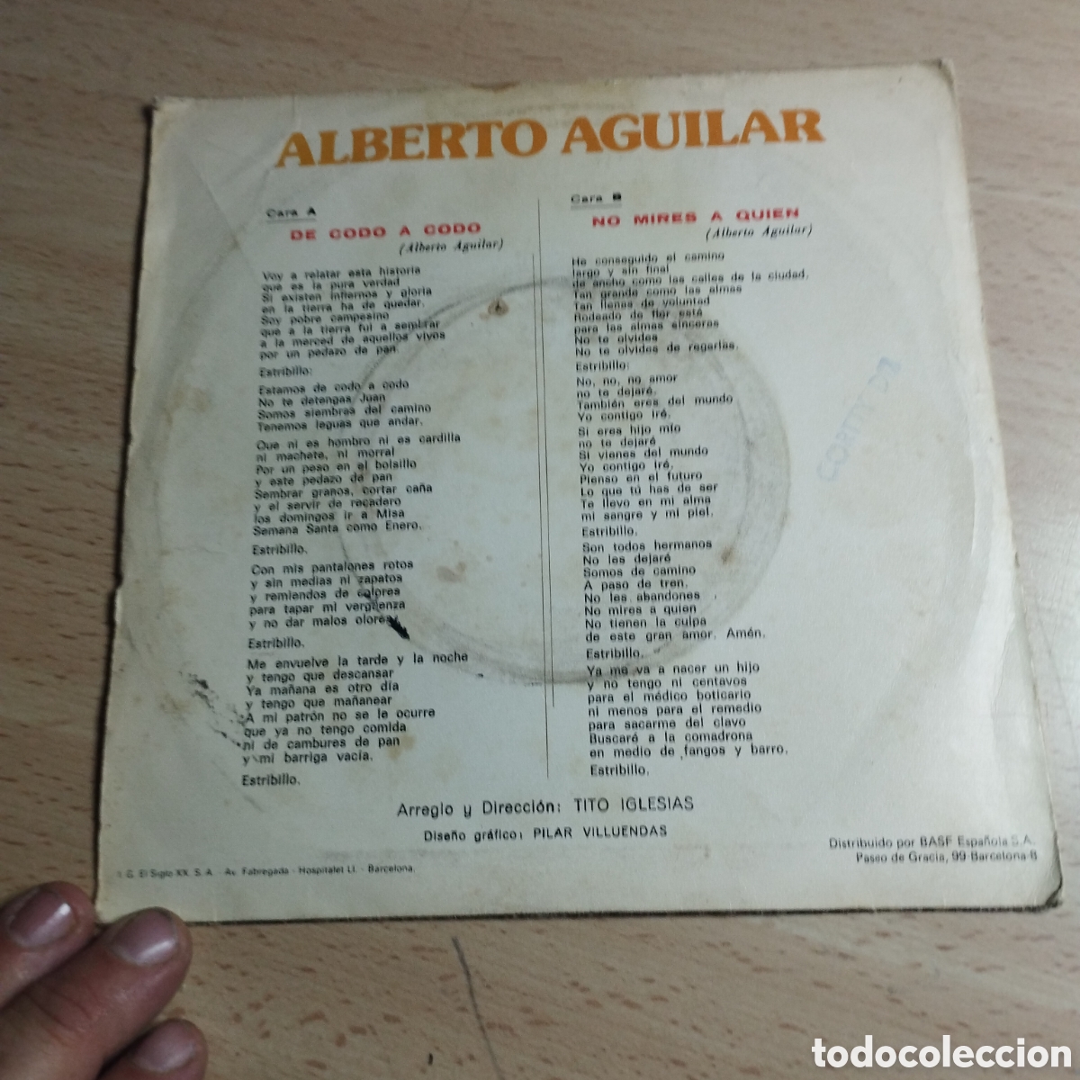 Discos de vinilo: Single 7&rdquo; Alberto Aguilar 1975 de codo a codo + no mires a quien - Foto 2