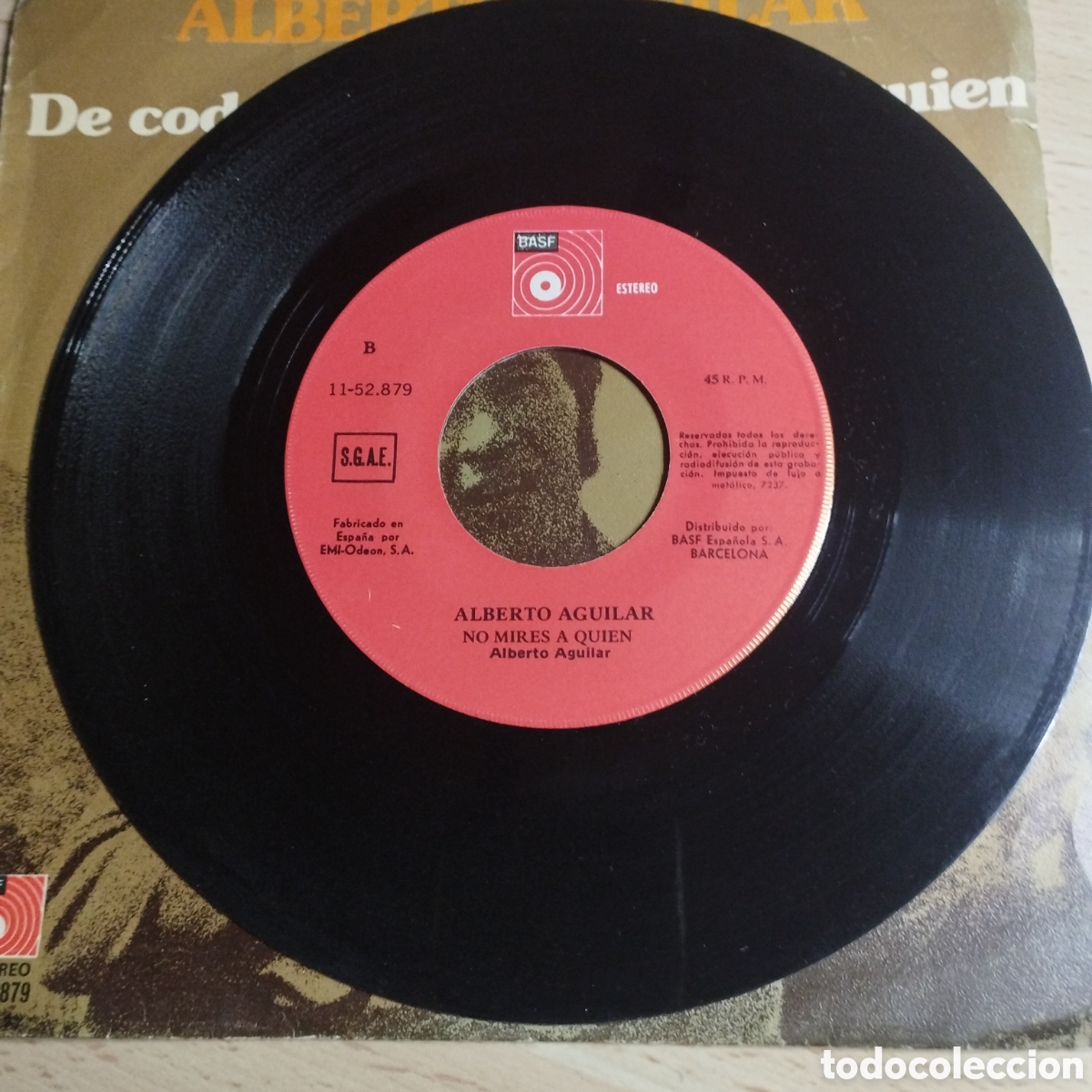 Discos de vinilo: Single 7&rdquo; Alberto Aguilar 1975 de codo a codo + no mires a quien - Foto 3