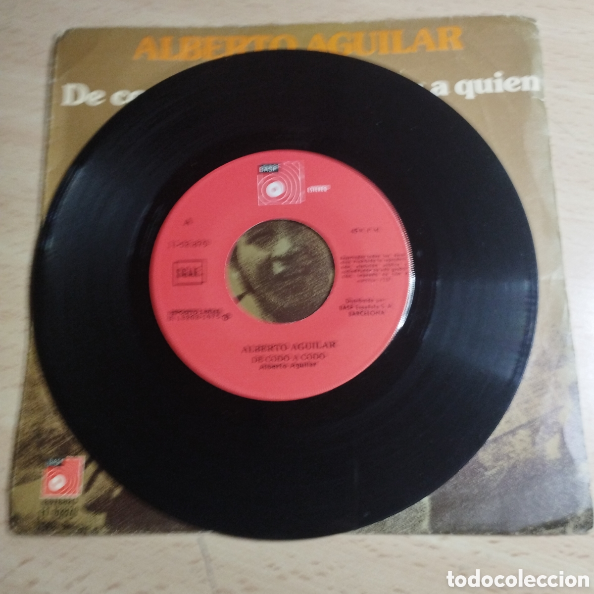 Discos de vinilo: Single 7&rdquo; Alberto Aguilar 1975 de codo a codo + no mires a quien - Foto 4