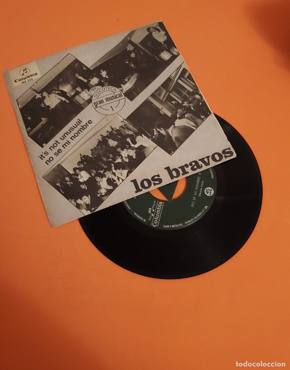 Discos de vinilo: LOS BRAVOS - ITS NOT UNUSUAL - SINGLE EL GRAN MUSICAL 1966 - Foto 1