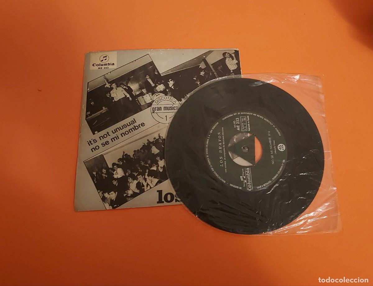 Discos de vinilo: LOS BRAVOS - ITS NOT UNUSUAL - SINGLE EL GRAN MUSICAL 1966 - Foto 2