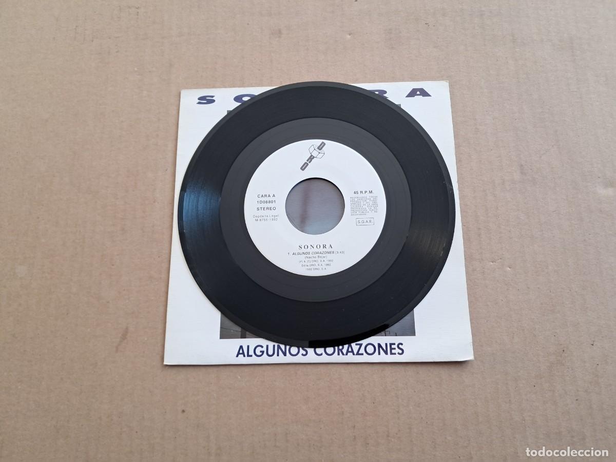 Discos de vinilo: SONORA - ALGUNOS CORAZONES SINGLE 1992 - Foto 2