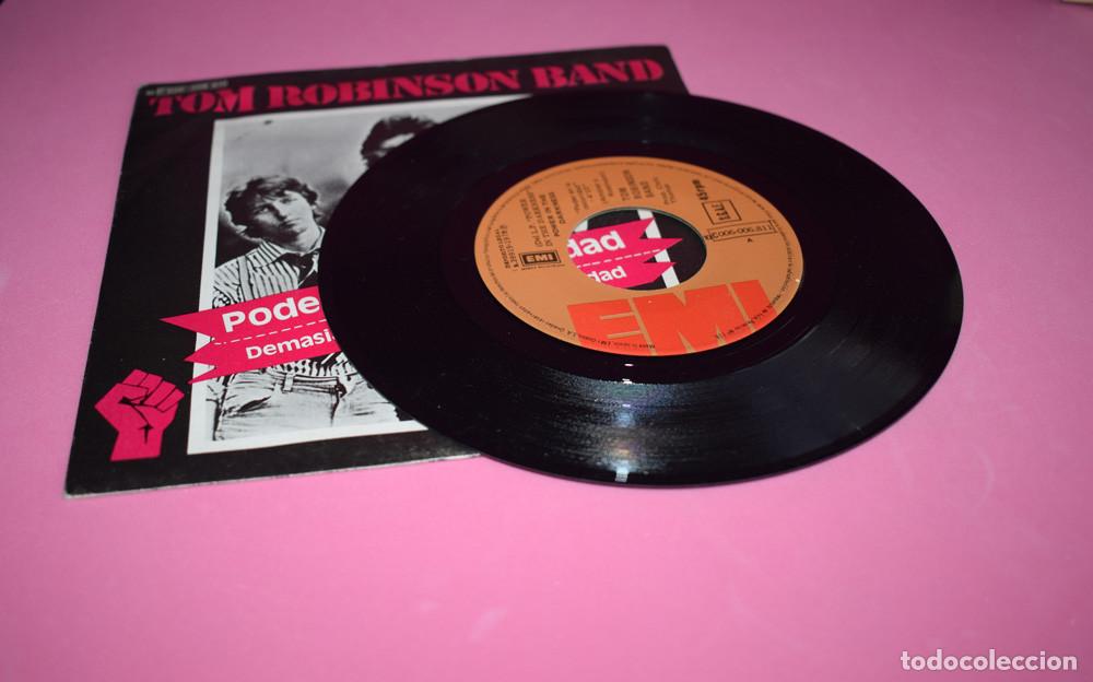 Discos de vinilo: Tom Robinson Band &ndash; Poder En La Oscuridad - SINGLE 1978 - Foto 3