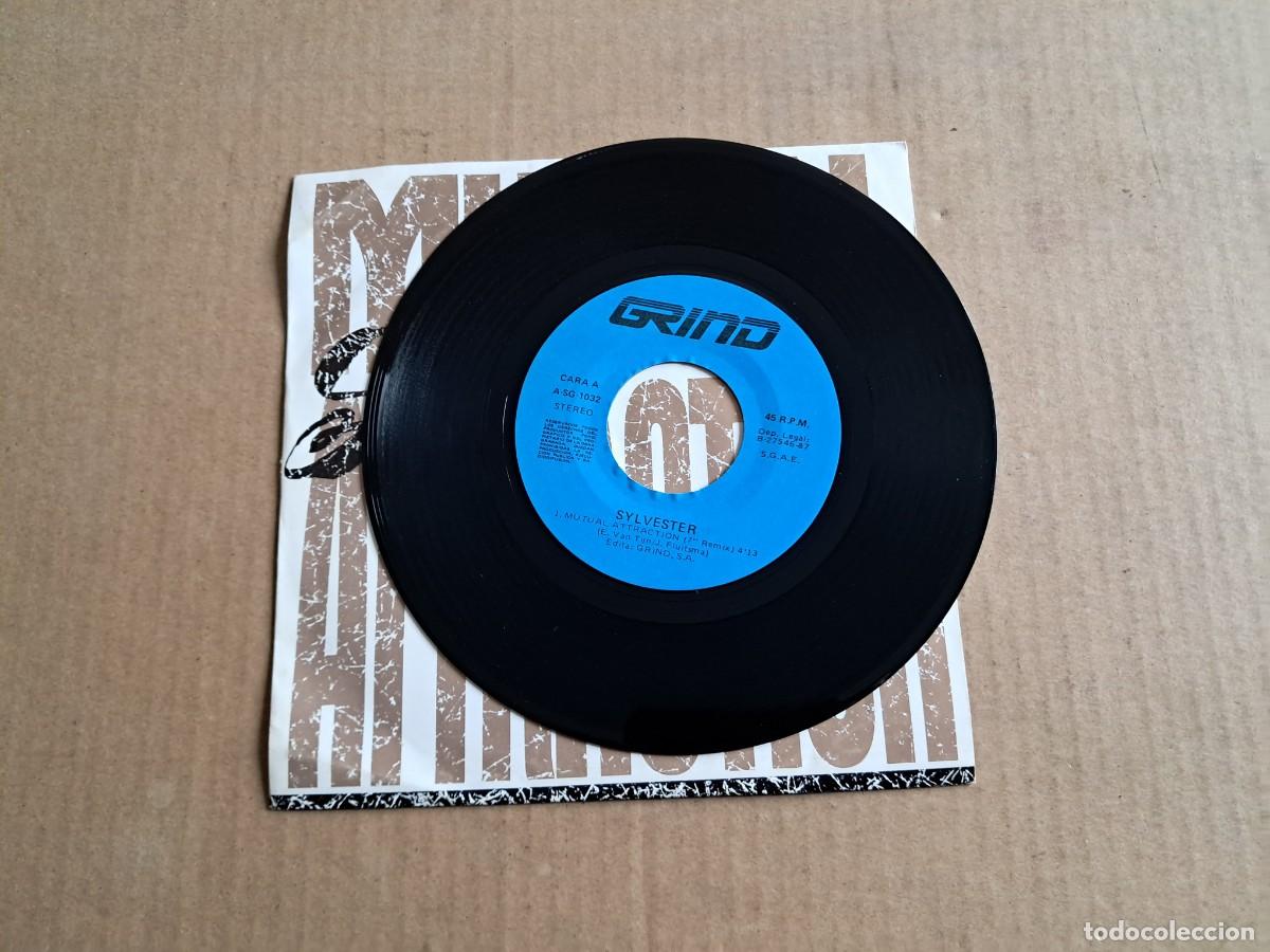 Discos de vinilo: SYLVESTER - MUTUAL ATTRACTION SINGLE 1987 EDICION ESPA&Ntilde;OLA - Foto 2
