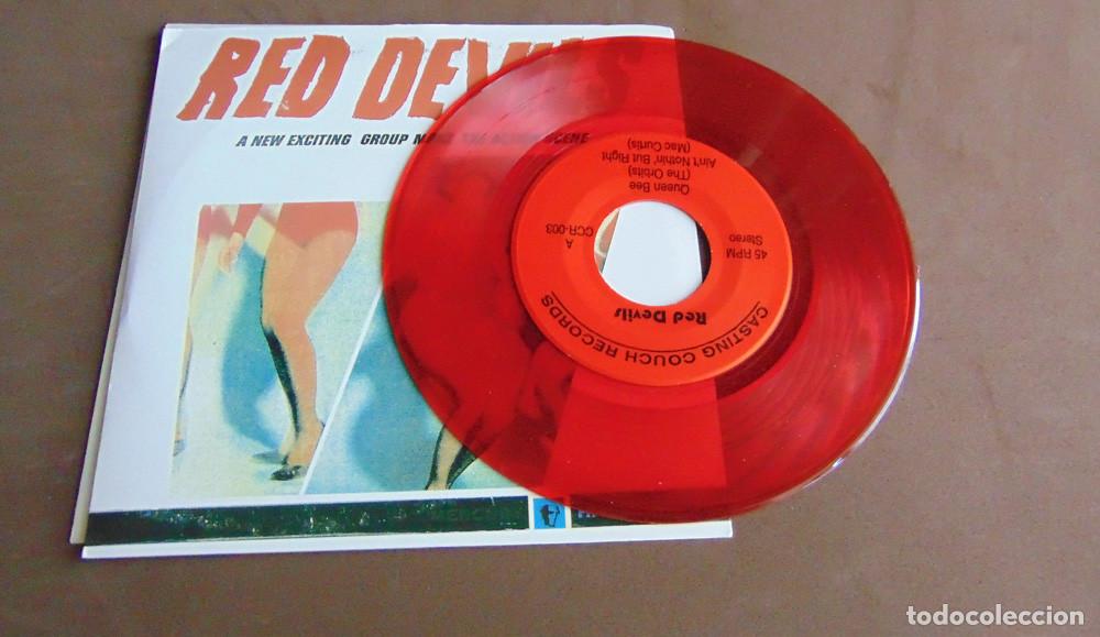 Discos de vinilo: Red Devils &lrm;&ndash; Queen Bee - SINGLE VINILO ROJO - Foto 4