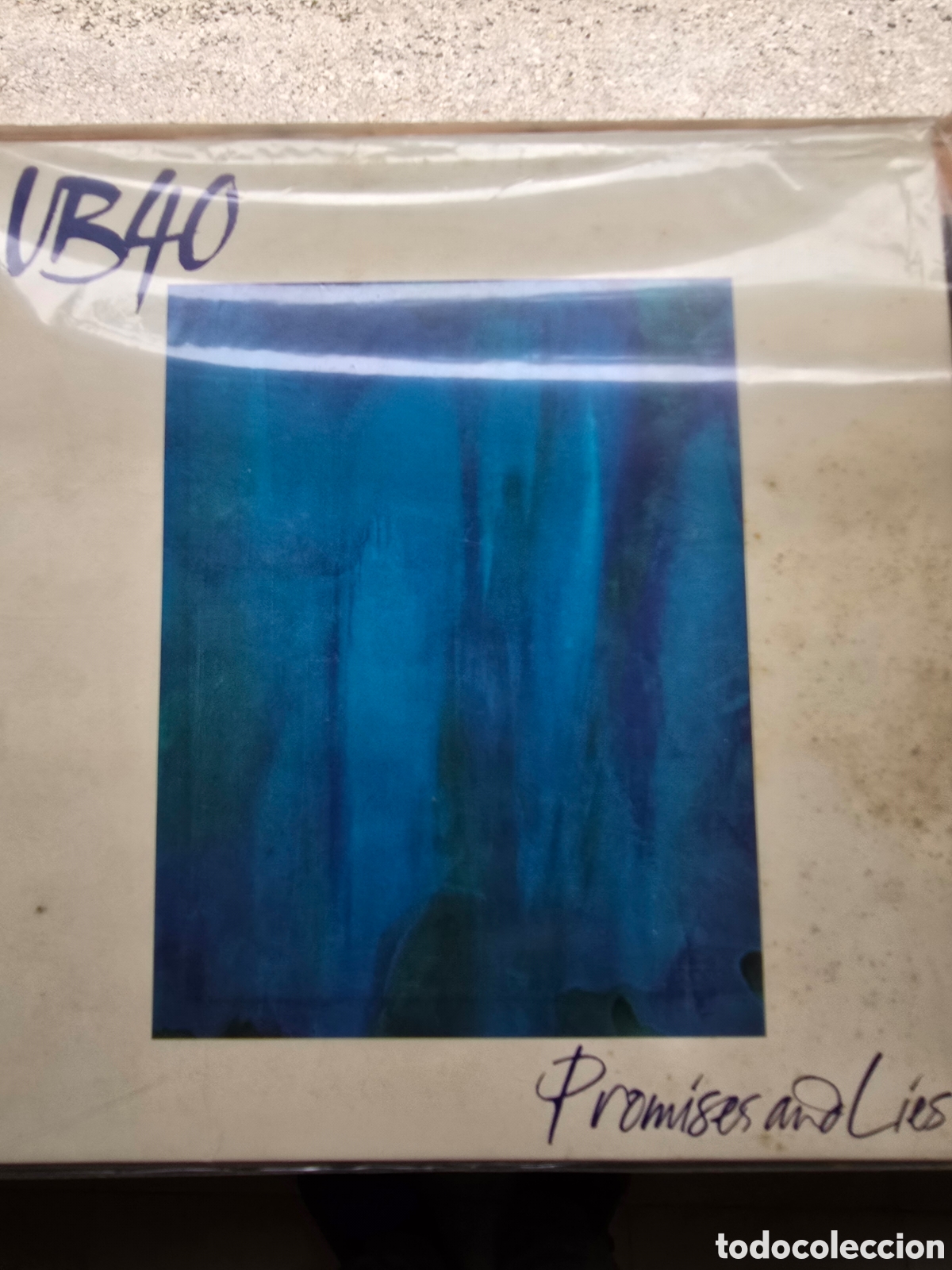 Discos de vinilo: LP Promises and L&iacute;es, de UB40. - Foto 1