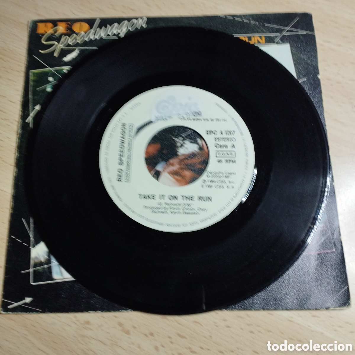Discos de vinilo: Single 7&rdquo; PROMO. Reo Speedwagon 1981 take It on The run - Foto 3