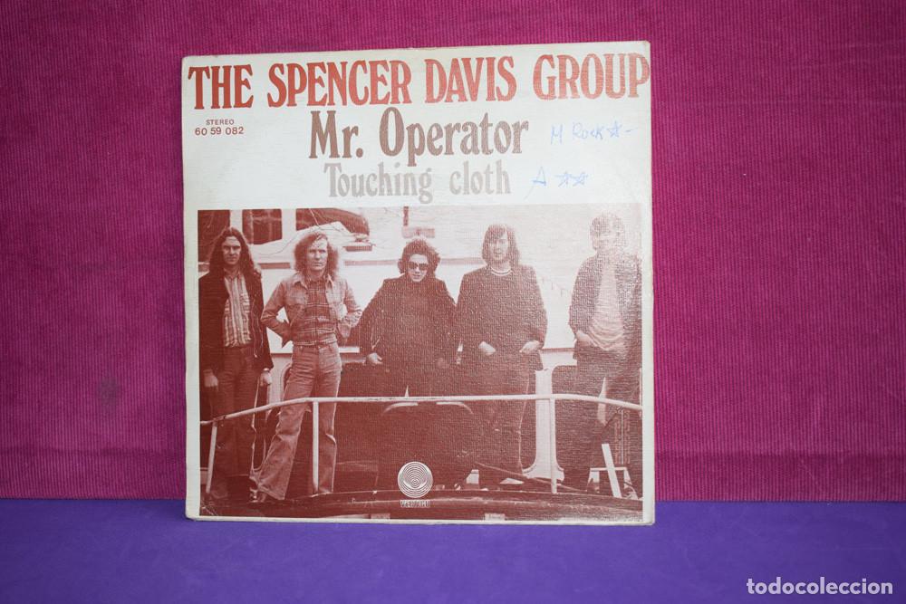 Discos de vinilo: The Spencer Davis Group &ndash; Mr. Operator / Touching Cloth - SINGLE 1973 - Foto 2