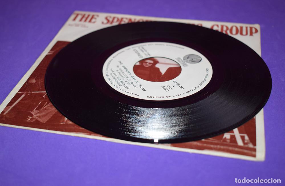 Discos de vinilo: The Spencer Davis Group &ndash; Mr. Operator / Touching Cloth - SINGLE 1973 - Foto 6