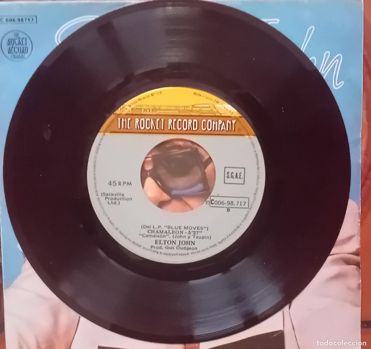 Discos de vinilo: SINGLE. ELTON JOHN. CRAZY WATER/CHAMELEON. 1977. - Foto 3